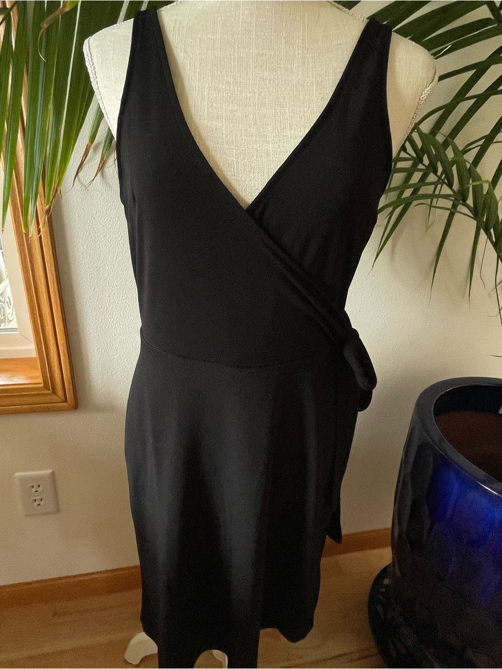 Express Black Sleeveless Midi Dress with Waist Tie